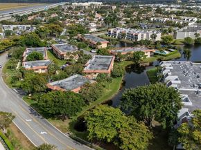 182 Lakeview Dr 204, Weston FL 33326