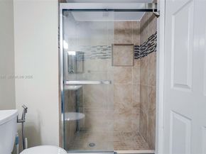 182 Lakeview Dr 204, Weston FL 33326