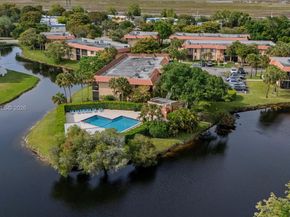 182 Lakeview Dr 204, Weston FL 33326