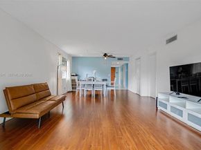 182 Lakeview Dr 204, Weston FL 33326