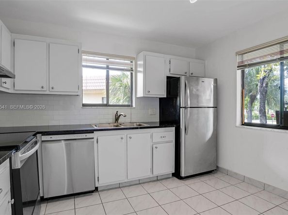 182 Lakeview Dr 204, Weston FL 33326