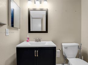 182 Lakeview Dr 204, Weston FL 33326