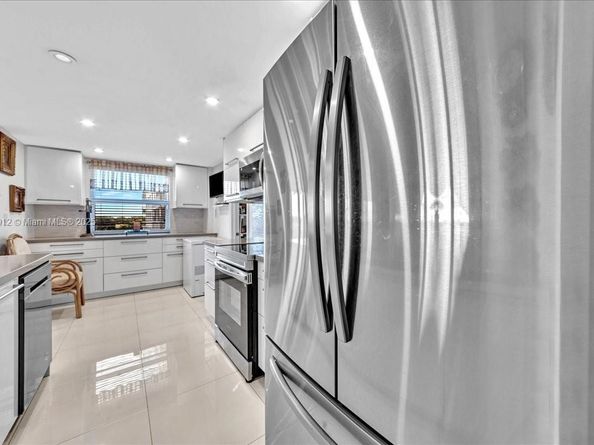 3800 Hillcrest Dr 411, Hollywood FL 33021
