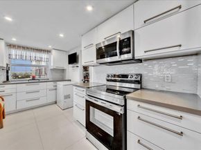 3800 Hillcrest Dr 411, Hollywood FL 33021
