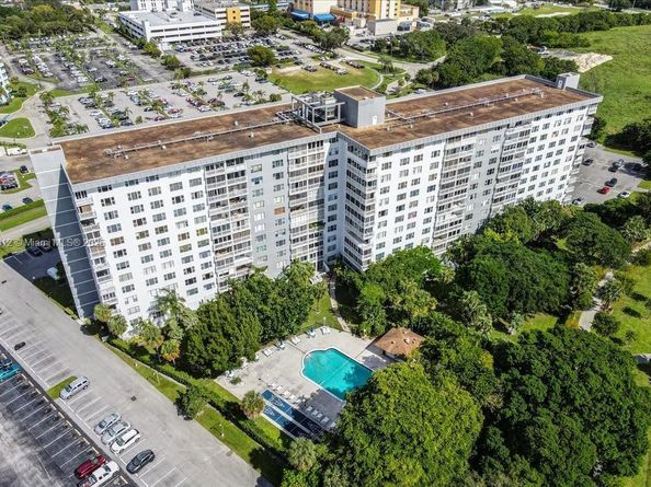 3800 Hillcrest Dr 411, Hollywood FL 33021