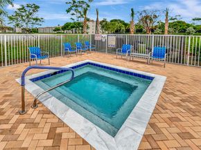 6141 SE Sunny Pointe Cir, Delray Beach FL 33484