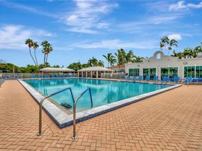 6141 SE Sunny Pointe Cir, Delray Beach FL 33484