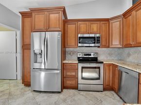 6141 SE Sunny Pointe Cir, Delray Beach FL 33484