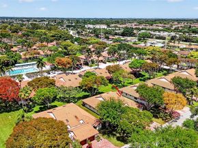 6141 SE Sunny Pointe Cir, Delray Beach FL 33484