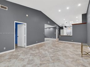 6141 SE Sunny Pointe Cir, Delray Beach FL 33484