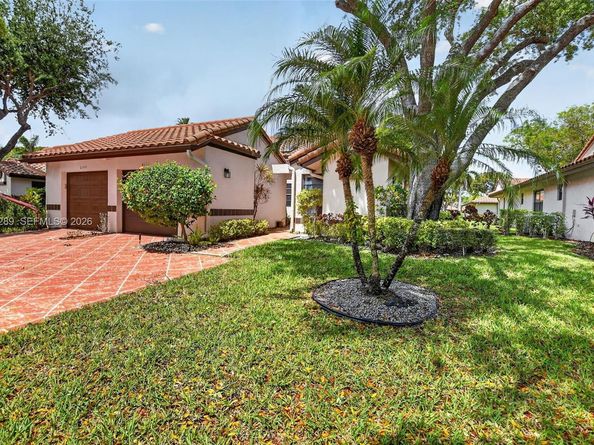 6141 SE Sunny Pointe Cir, Delray Beach FL 33484