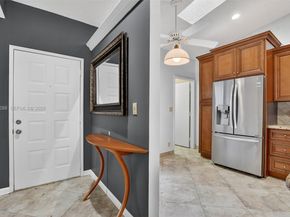 6141 SE Sunny Pointe Cir, Delray Beach FL 33484