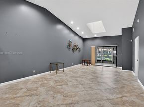 6141 SE Sunny Pointe Cir, Delray Beach FL 33484