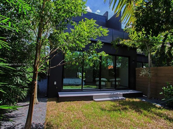 420 SW 15th Rd, Miami FL 33129