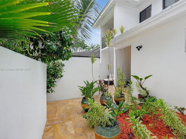 6345 Maynada St, Coral Gables FL 33146