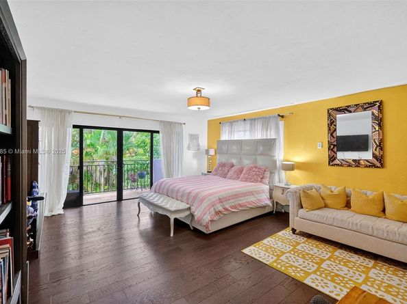 6345 Maynada St, Coral Gables FL 33146