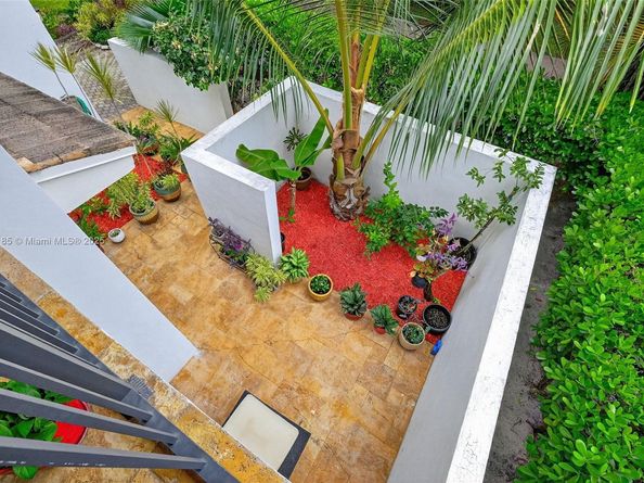 6345 Maynada St, Coral Gables FL 33146