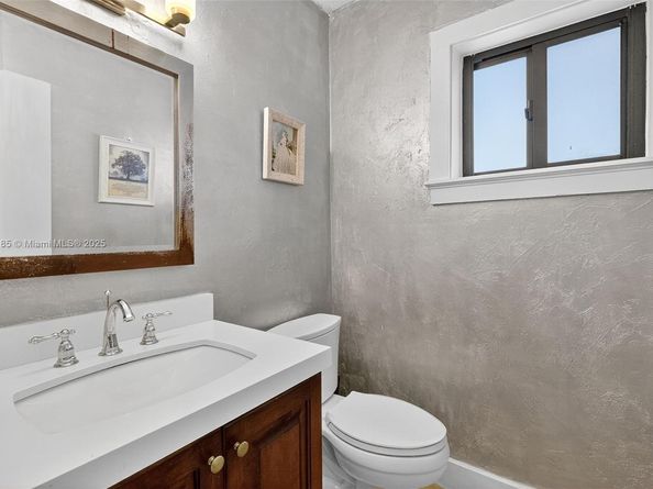 6345 Maynada St, Coral Gables FL 33146