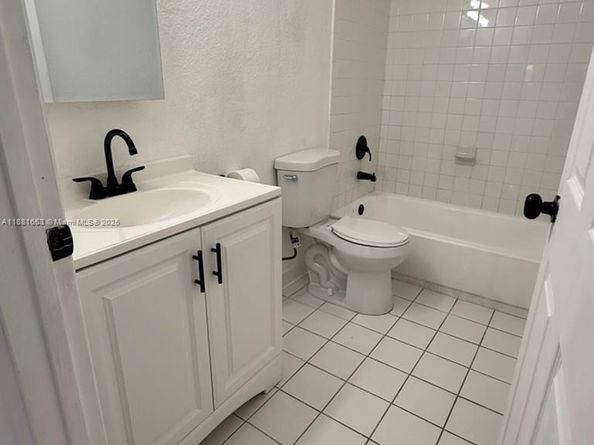 2155 NW 64th St, Miami FL 33147