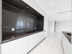 300 Biscayne Boulevard Way 4507W, Miami FL 33131