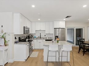 8615 Bridle Path Ct, Davie FL 33328