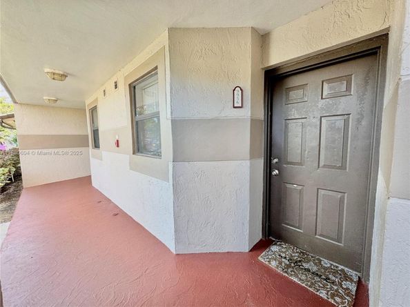 9956 Nob Hill Pl 9956, Sunrise FL 33351