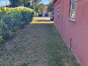 10465 SW 173rd Ter, Miami FL 33157