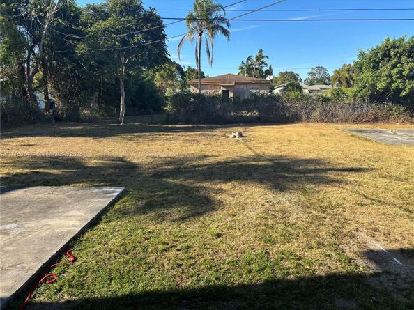 10465 SW 173rd Ter, Miami FL 33157