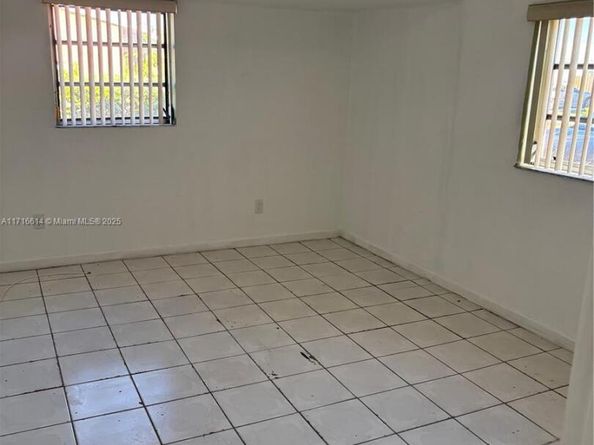 10465 SW 173rd Ter, Miami FL 33157