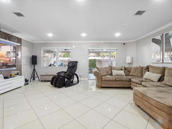 3659 NW 91st Ln, Sunrise FL 33351