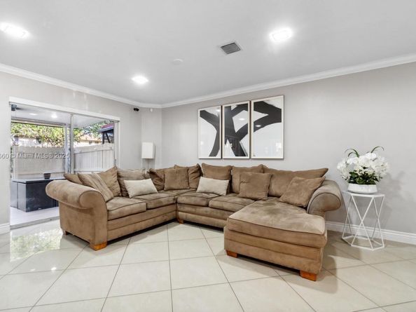 3659 NW 91st Ln, Sunrise FL 33351