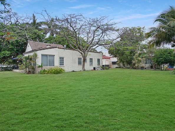 1423 Biarritz Dr, Miami Beach FL 33141