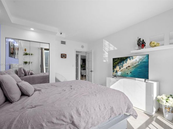 19667 Turnberry Way 20B, Aventura FL 33180