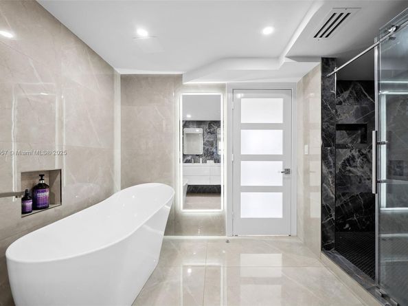 19667 Turnberry Way 20B, Aventura FL 33180