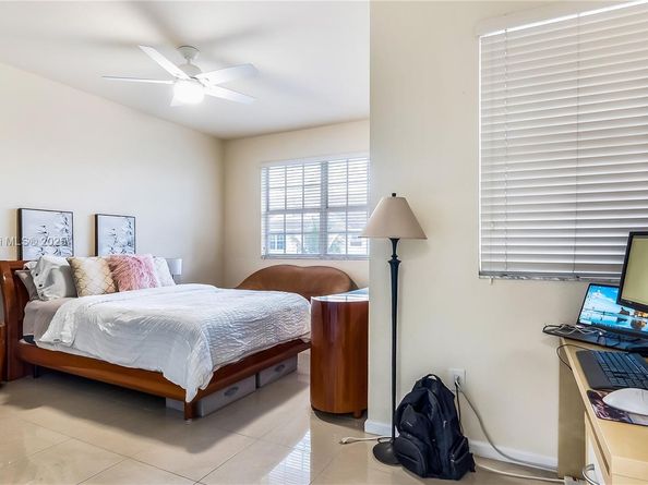 3087 NW 30th Pl, Oakland Park FL 33311