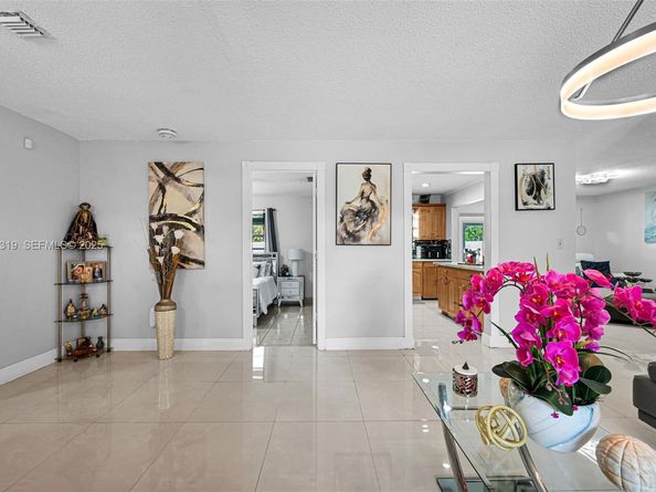 31 NW 133rd Pl, Miami FL 33182