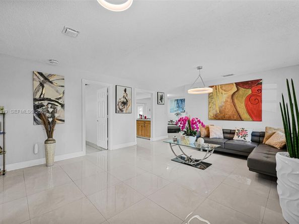 31 NW 133rd Pl, Miami FL 33182