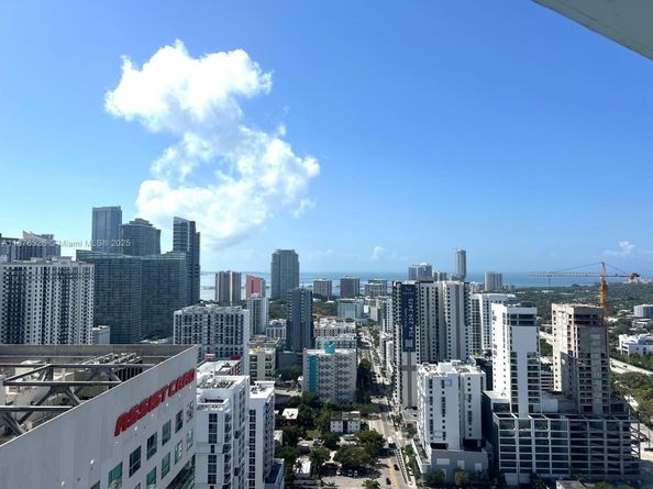 185 SW 7th St 3502, Miami FL 33130