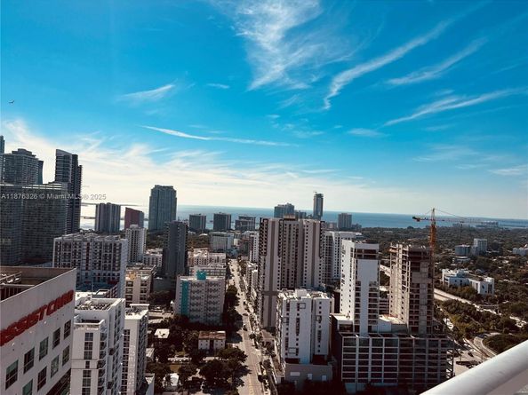 185 SW 7th St 3502, Miami FL 33130