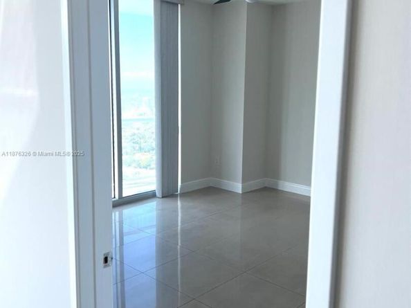 185 SW 7th St 3502, Miami FL 33130