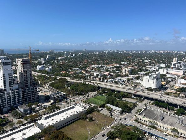 185 SW 7th St 3502, Miami FL 33130