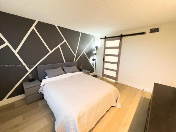 9410 Poinciana Pl 405, Davie FL 33324