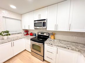 9410 Poinciana Pl 405, Davie FL 33324