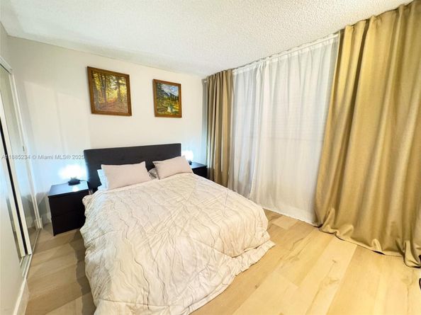 9410 Poinciana Pl 405, Davie FL 33324