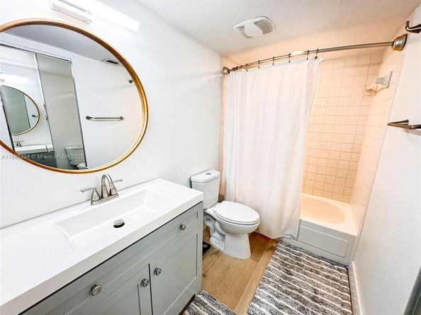 9410 Poinciana Pl 405, Davie FL 33324