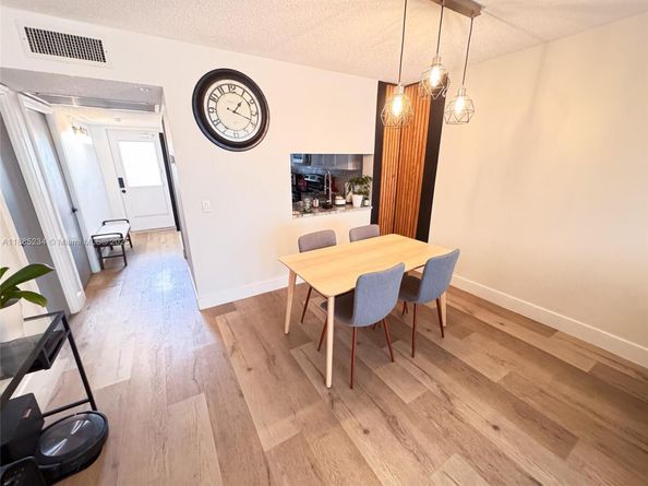 9410 Poinciana Pl 405, Davie FL 33324