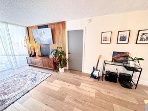 9410 Poinciana Pl 405, Davie FL 33324
