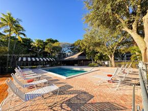 9410 Poinciana Pl 405, Davie FL 33324