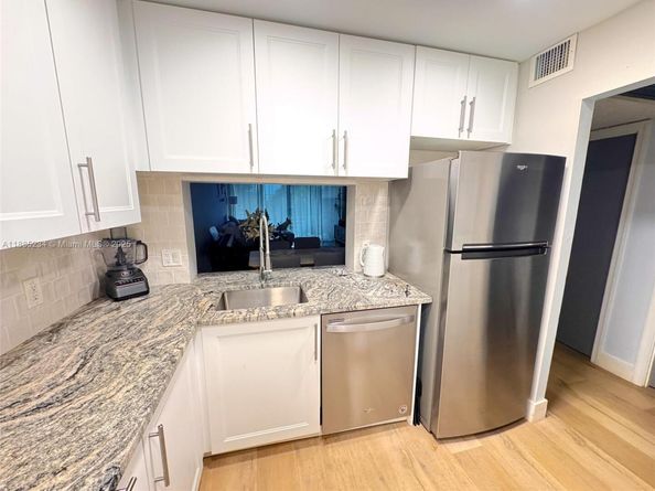 9410 Poinciana Pl 405, Davie FL 33324