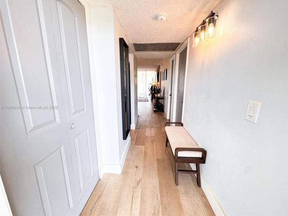 9410 Poinciana Pl 405, Davie FL 33324